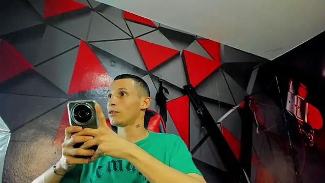 Isak Millan online show from 9, 11, 2025