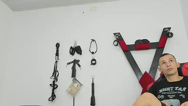 Isak Millan online show from 6, 11, 2025