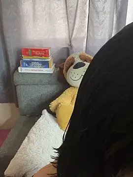 ZafiroKlein online show from 10, 11, 2025