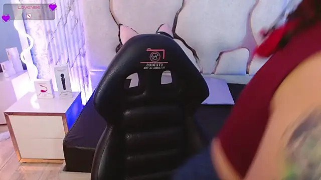 kristen tay online show from 23, 12, 2025