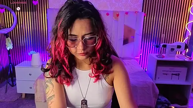 kristen tay online show from 10, 4, 2026