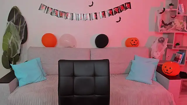 Snapshot of GabriellaMays chatting on 31, 10, 2025 GabriellaMays online show from 31, 10, 2025