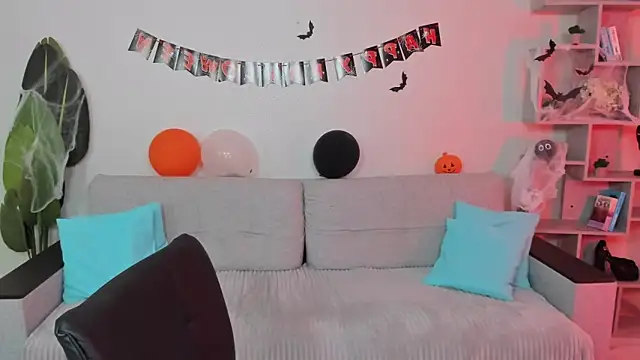 Snapshot of GabriellaMays chatting on 30, 10, 2025 GabriellaMays online show from 30, 10, 2025