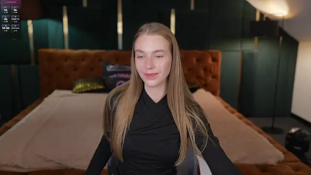 Snapshot of Layla_Sweet_ chatting on 15, 10, 2025 Layla Sweet online show from 15, 10, 2025
