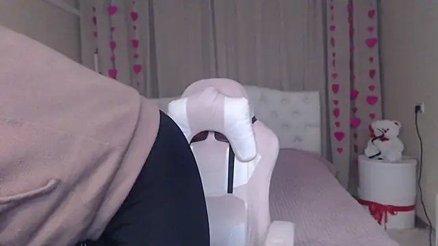 TessaDaybreak online show from 6, 2, 2026