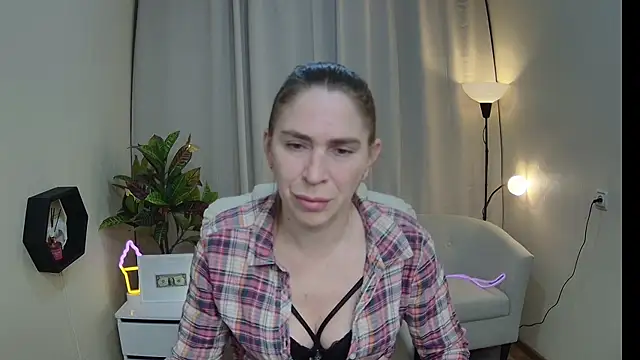 TessaDaybreak online show from 22, 4, 2026