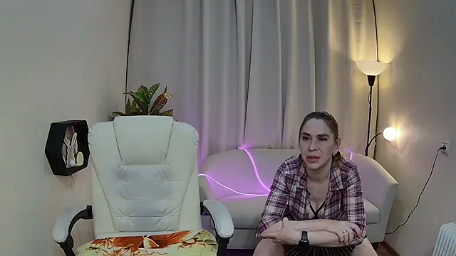 Snapshot of TessaDaybreak chatting on 6, 5, 2026 TessaDaybreak online show from 6, 5, 2026