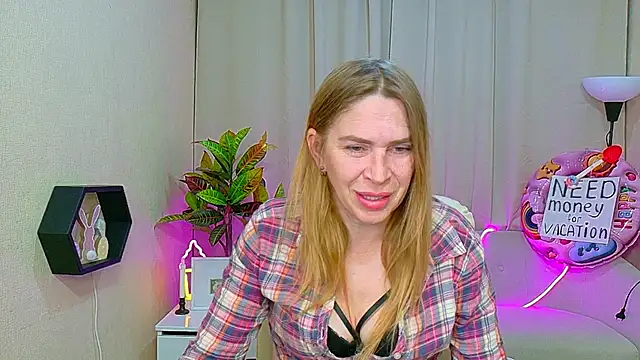 Snapshot of TessaDaybreak chatting on 26, 5, 2026 TessaDaybreak online show from 26, 5, 2026