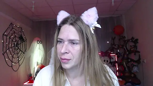 TessaDaybreak online show from 28, 10, 2025