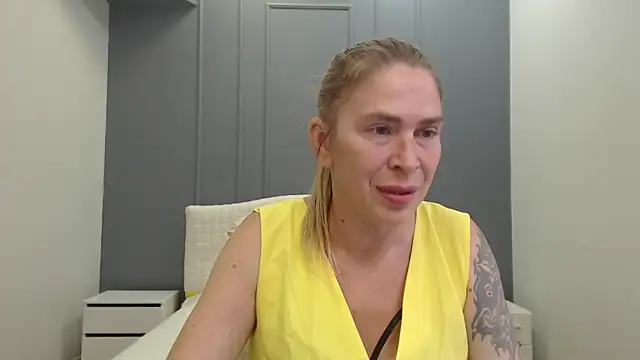 Snapshot of TessaDaybreak chatting on 18, 7, 2026 TessaDaybreak online show from 18, 7, 2026