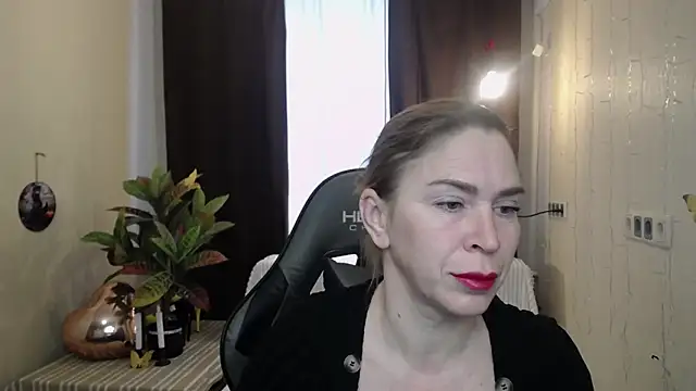 TessaDaybreak online show from 27, 2, 2025