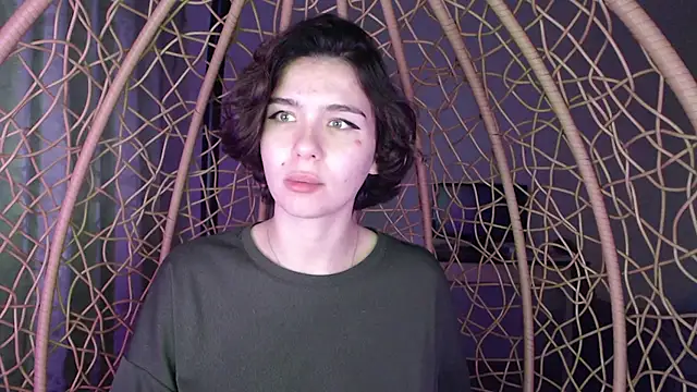 Snapshot of Anna-Sun chatting on 5, 10, 2025 Anna-Sun online show from 5, 10, 2025