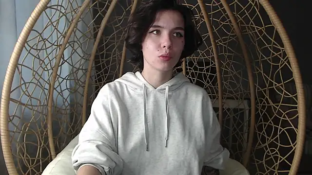 Snapshot of Anna-Sun chatting on 1, 10, 2025 Anna-Sun online show from 1, 10, 2025