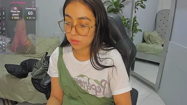 Snapshot of lucelly_15 chatting on 9, 3, 2026 lucelly 15 online show from 9, 3, 2026