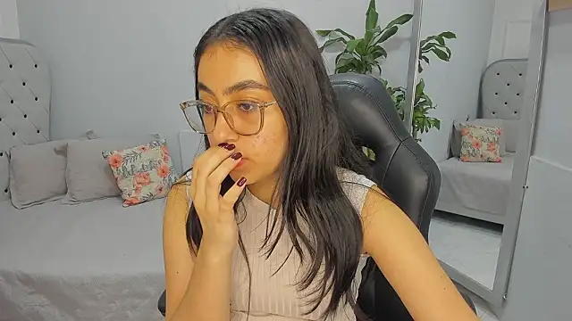 Snapshot of lucelly_15 chatting on 13, 3, 2026 lucelly 15 online show from 13, 3, 2026
