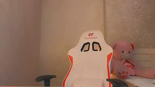 Demonic Angel  online show from 20, 4, 2026