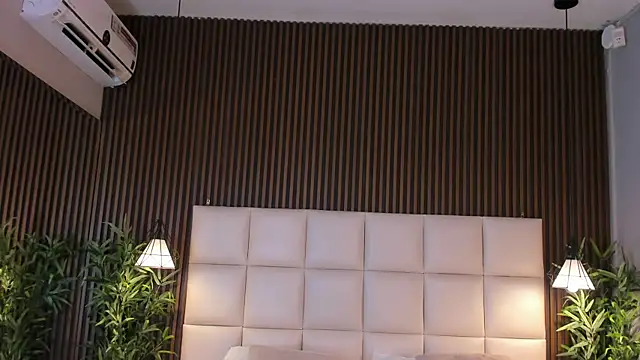 MelanieHillss online show from 7, 4, 2026