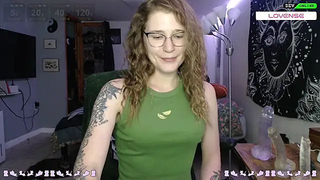 Snapshot of wetwildwhore chatting on 13, 10, 2025 wetwildwhore online show from 13, 10, 2025