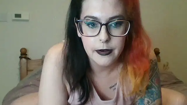 Snapshot of Tattooedlady_0626 chatting on 17, 2, 2025 Tattooedlady 0626 online show from 17, 2, 2025