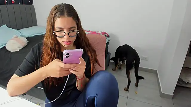 Snapshot of Greciaruiz_ chatting on 10, 10, 2025 Greciaruiz online show from 10, 10, 2025