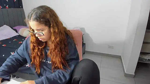 Snapshot of Greciaruiz_ chatting on 24, 11, 2025 Greciaruiz online show from 24, 11, 2025