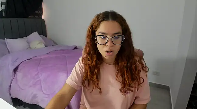 Greciaruiz  online show from 26, 2, 2025