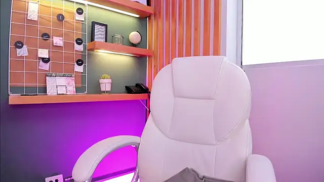 Bella walker  online show from 20, 11, 2025