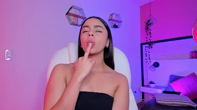 Bella walker  online show from 16, 4, 2026