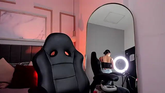 Bella walker  online show from 12, 3, 2026