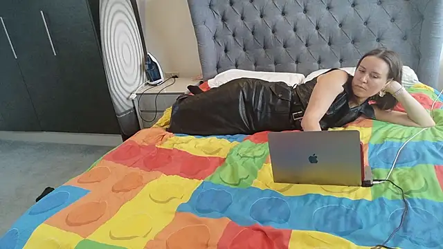 eatmypie69 online show from 13, 4, 2026