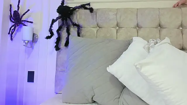 Snapshot of JasmineRoss_1 chatting on 22, 10, 2025 JasmineRoss 1 online show from 22, 10, 2025