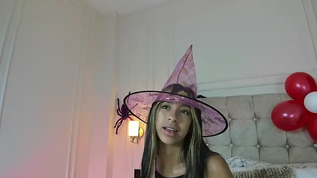 Snapshot of JasmineRoss_1 chatting on 12, 10, 2025 JasmineRoss 1 online show from 12, 10, 2025