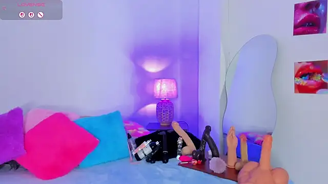 Snapshot of naomy_68 chatting on 5, 11, 2025 naomy 68 online show from 5, 11, 2025