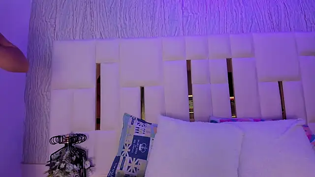 hillary uckerman  online show from 2, 4, 2026