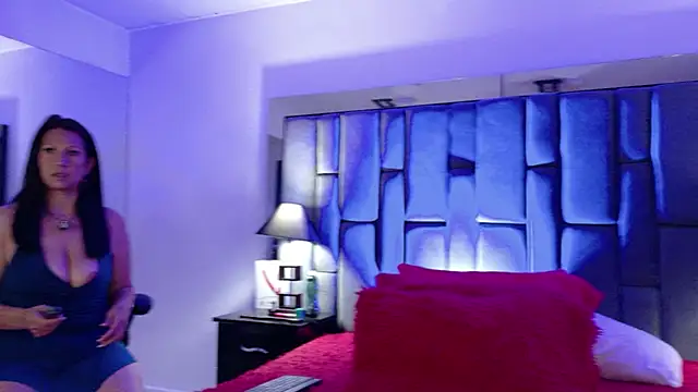 Aisha Nowak online show from 10, 4, 2026