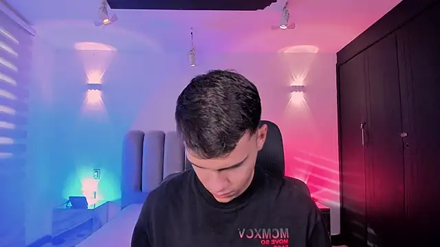 Snapshot of JacobRoberts1 chatting on 31, 10, 2025 JacobRoberts1 online show from 31, 10, 2025