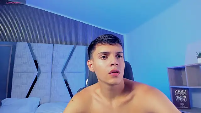 Snapshot of JacobRoberts1 chatting on 8, 10, 2025 JacobRoberts1 online show from 8, 10, 2025