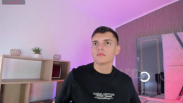 Snapshot of JacobRoberts1 chatting on 28, 11, 2025 JacobRoberts1 online show from 28, 11, 2025