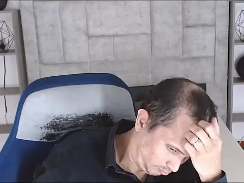 JhonTorres018 online show from 5, 3, 2026