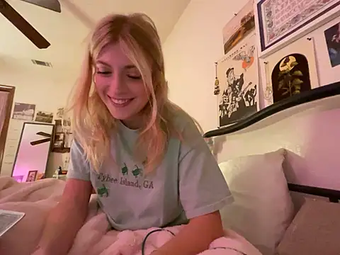 Snapshot of sinfulblonde1 chatting on 19, 2, 2025 sinfulblonde1 online show from 19, 2, 2025
