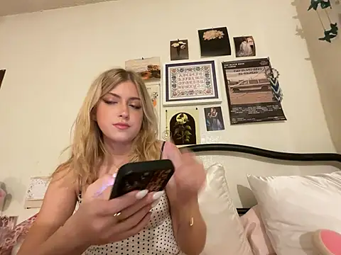 Snapshot of sinfulblonde1 chatting on 20, 2, 2025 sinfulblonde1 online show from 20, 2, 2025