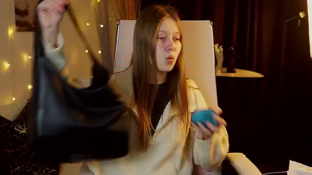 EveMundie online show from 17, 12, 2025