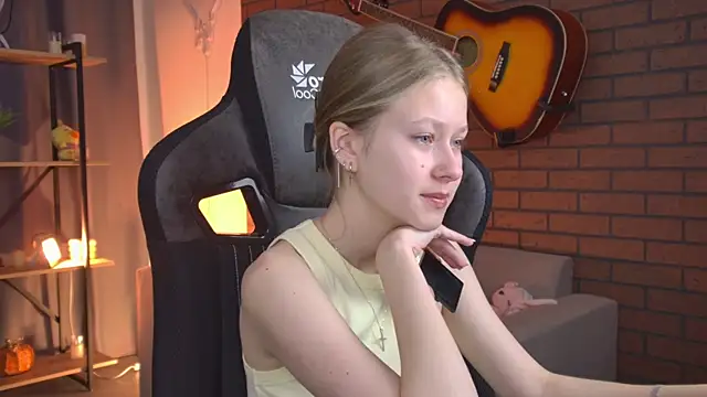 Snapshot of EveMundie chatting on 1, 7, 2026 EveMundie online show from 1, 7, 2026
