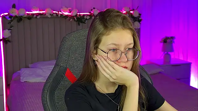 EveMundie online show from 5, 11, 2025