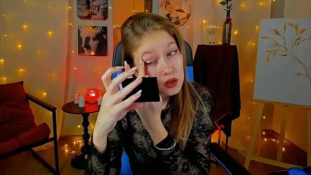 EveMundie online show from 2, 12, 2025