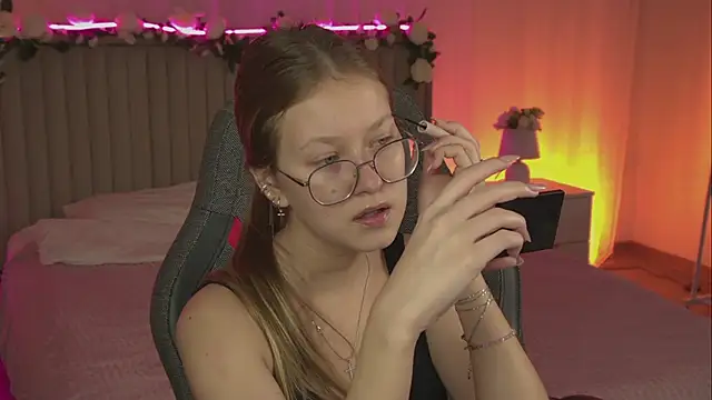 EveMundie online show from 10, 11, 2025