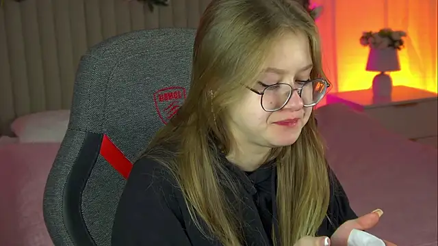 EveMundie online show from 18, 10, 2025