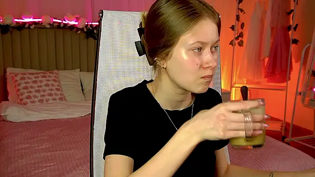 EveMundie online show from 4, 3, 2026