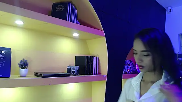 AnahisBennett online show from 10, 4, 2026