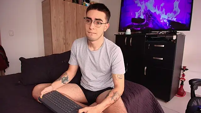 Snapshot of Andy_shaaw chatting on 6, 1, 2026 Andy shaaw online show from 6, 1, 2026